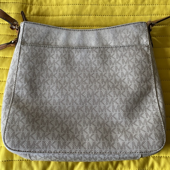 Michael Kors Cross Body! - Picture 2 of 6